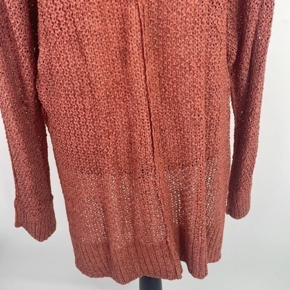 UEC Pink Lily orange lightweight v-neck sweater small perfect for summer